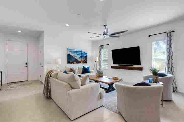 Private Room in -Built Townhome