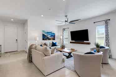 Private Room in -Built Townhome