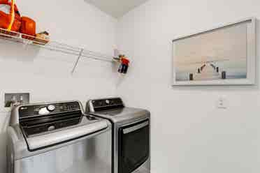 Private Room in -Built Townhome