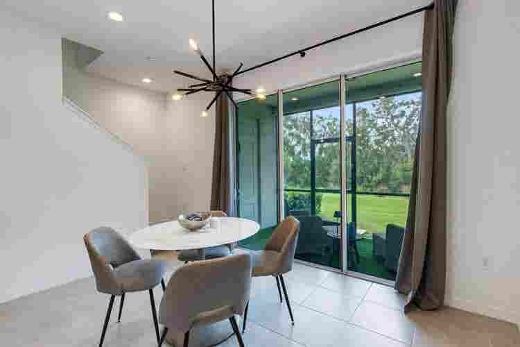 Private Room in -Built Townhome