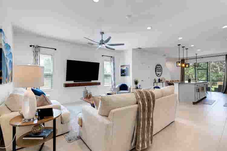 Private Room in -Built Townhome