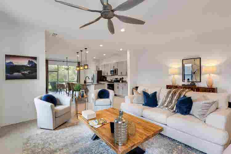 Private Room in -Built Townhome