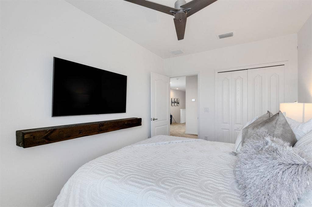 Private Room in -Built Townhome