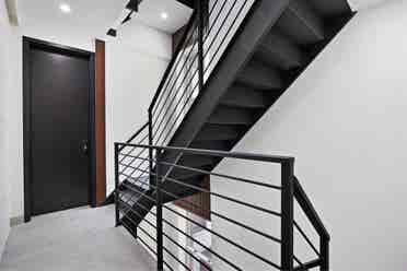 Renovated white small room in 2bd