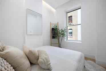 Renovated white small room in 2bd