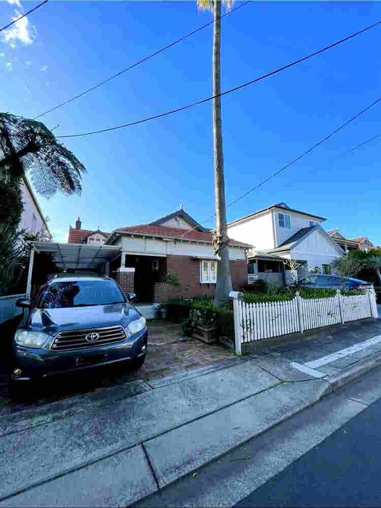 Large room for rent in inner west.
