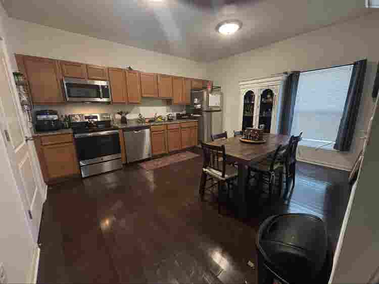 looking for a roommate (fems pls)