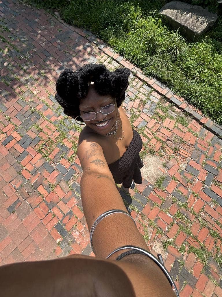 looking for a roommate (fems pls)