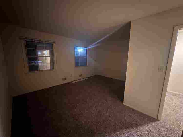 ROOM FOR RENT  BATH
