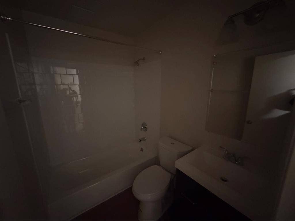 ROOM FOR RENT BATH