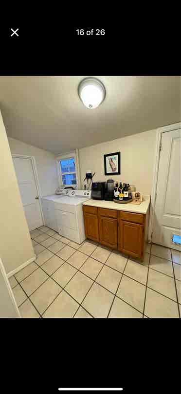 Room &
Private Bathroom Venice Beach