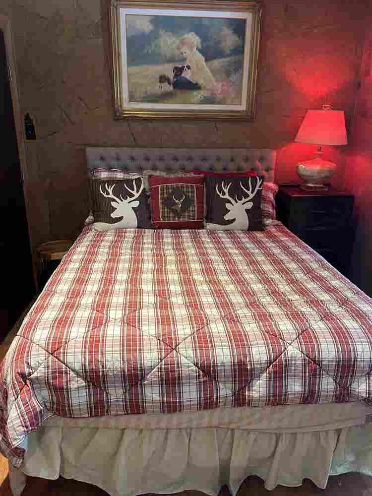 Location!!! Furnished Guest House