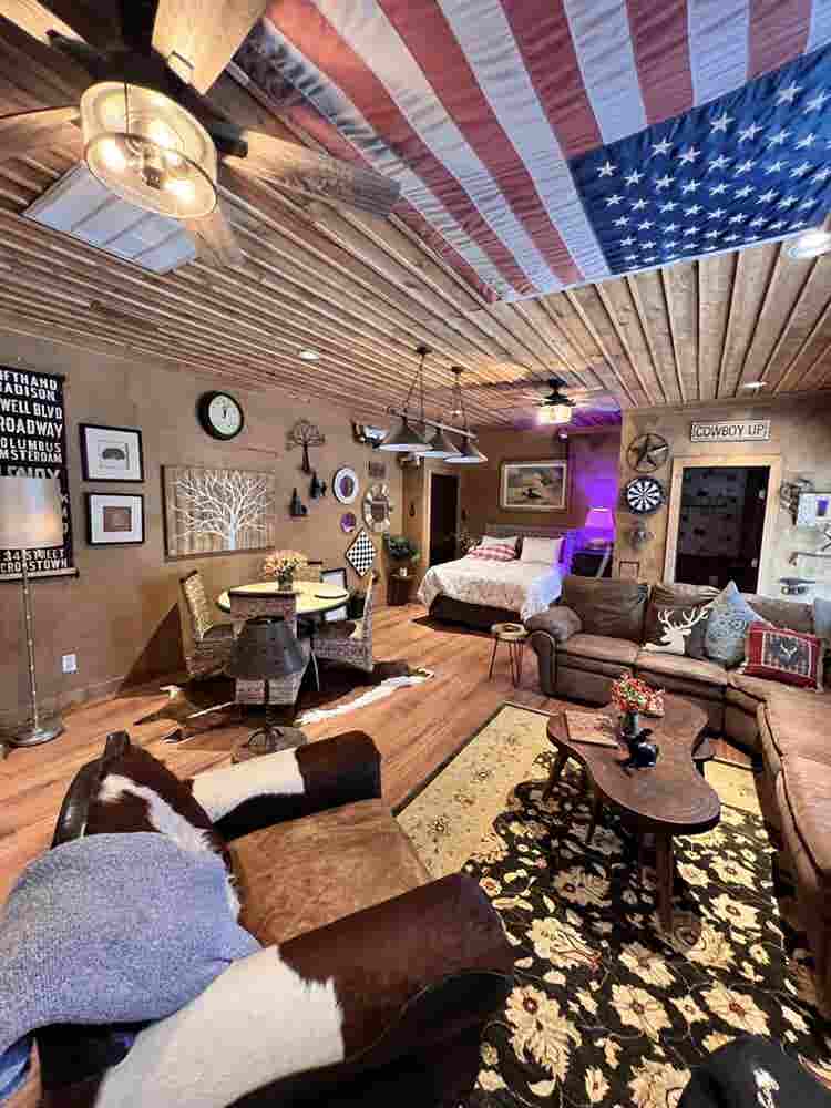 Location!!! Furnished Guest House