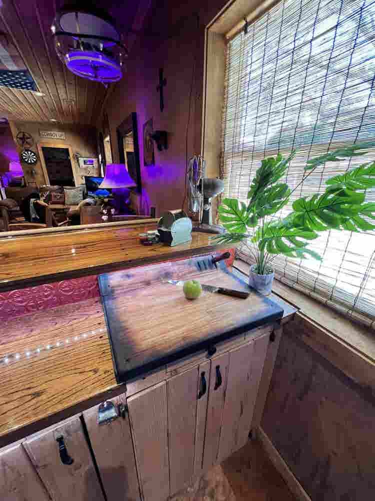 Location!!! Furnished Guest House