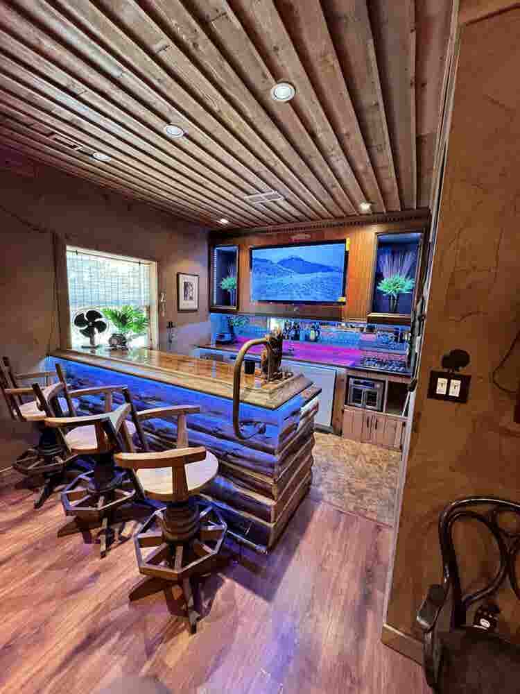 Location!!! Furnished Guest House