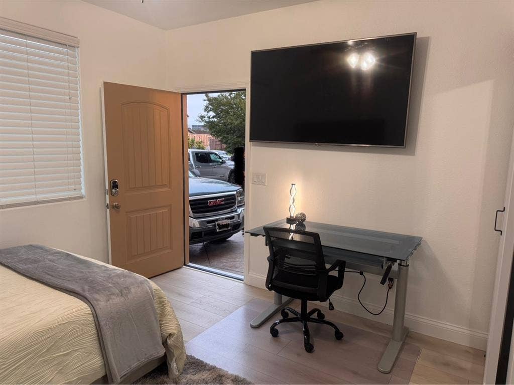 Modern Furnished Studio