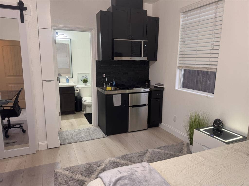 Modern Furnished Studio