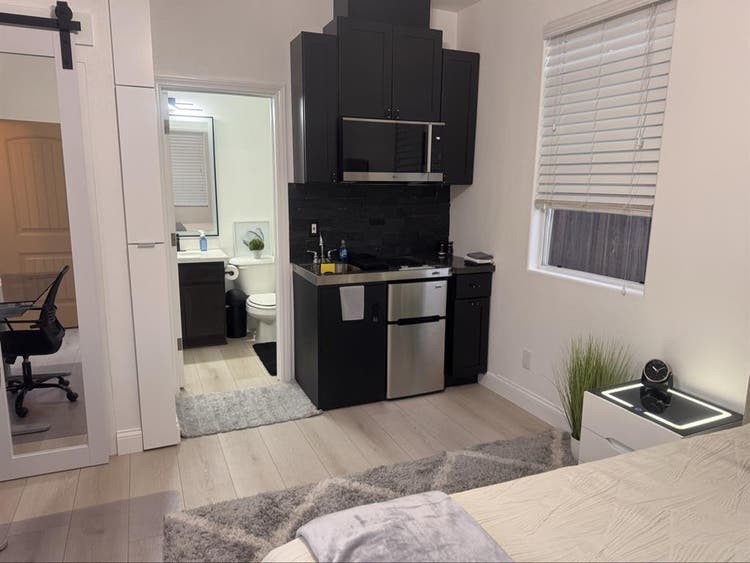 Modern Furnished Studio