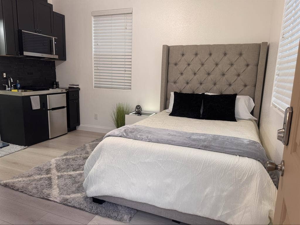 Modern Furnished Studio
