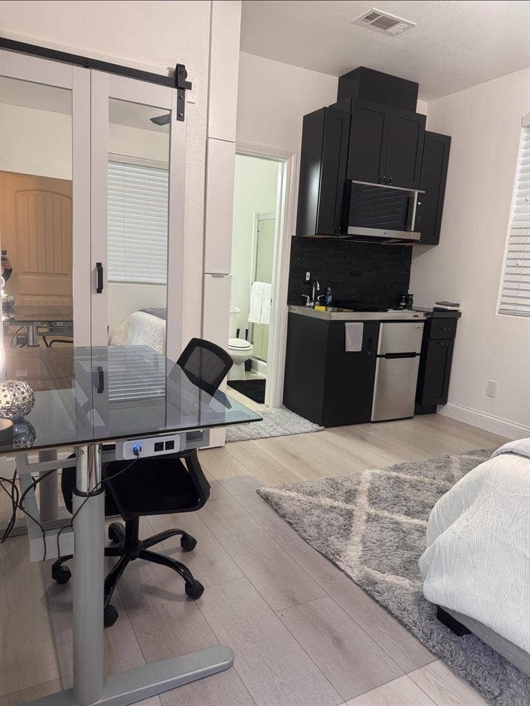 Modern Furnished Studio