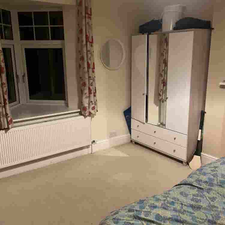 2 double bed rooms to rent.