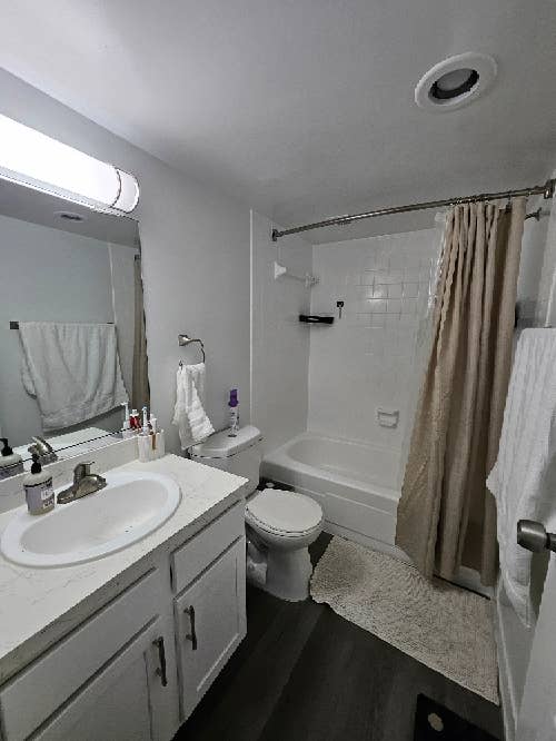 Looking for Female roommate