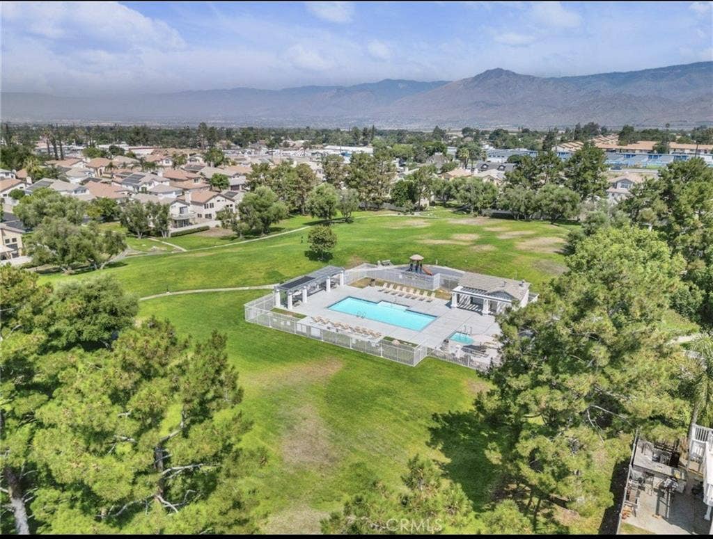 Spacious private 
room available