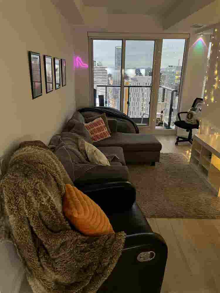 Looking for a roomate!