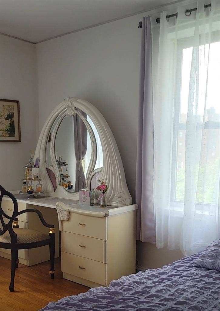 Private furnished room