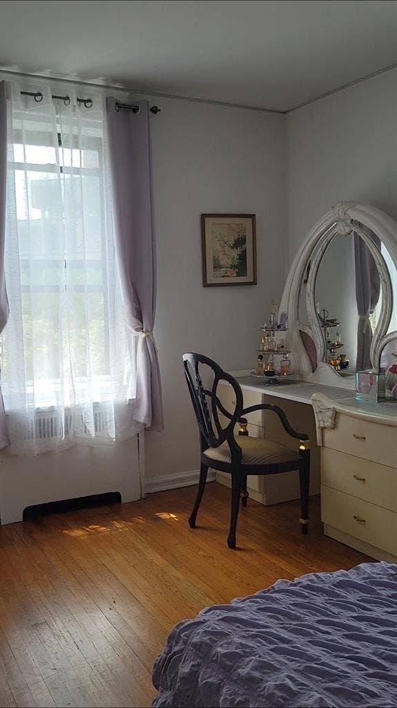Private furnished room