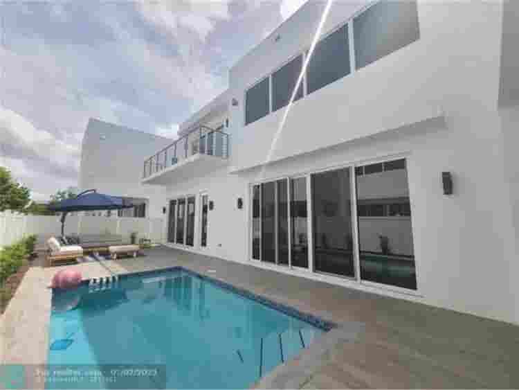 Room in Doral mansion