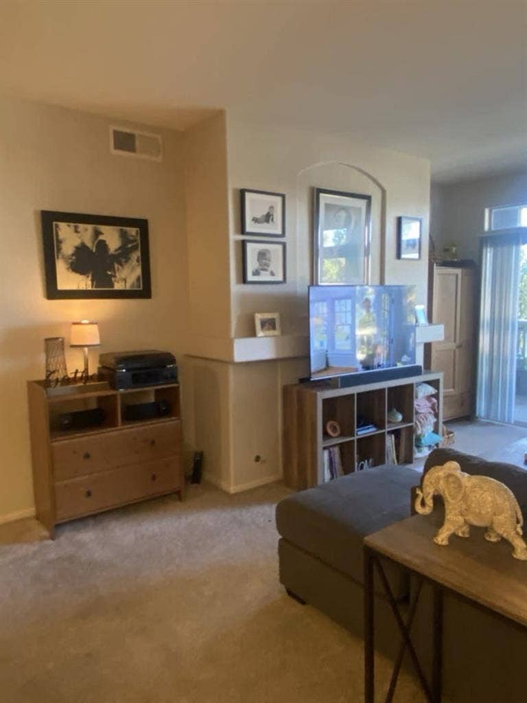Room w/ private bathroom
