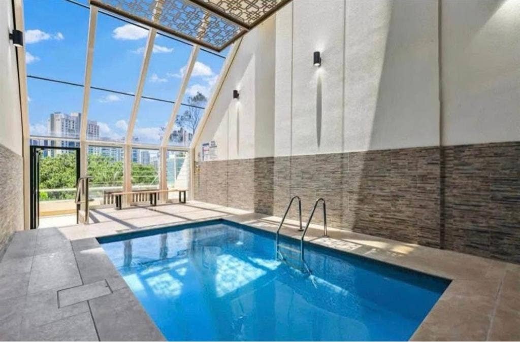Rooms for rent Surfers Paradise