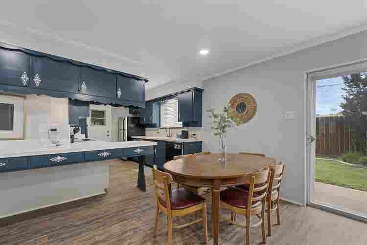 6 BR in Benbrook