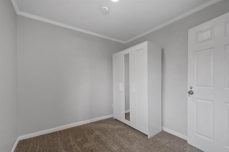 6 BR in Benbrook