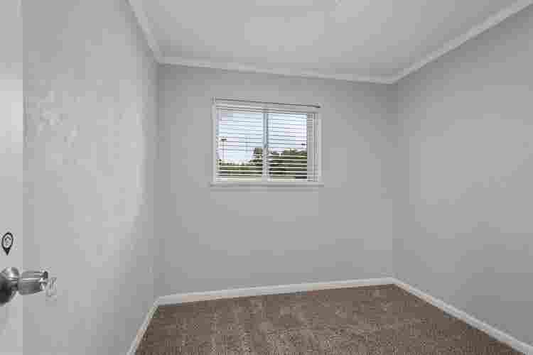 6 BR in Benbrook