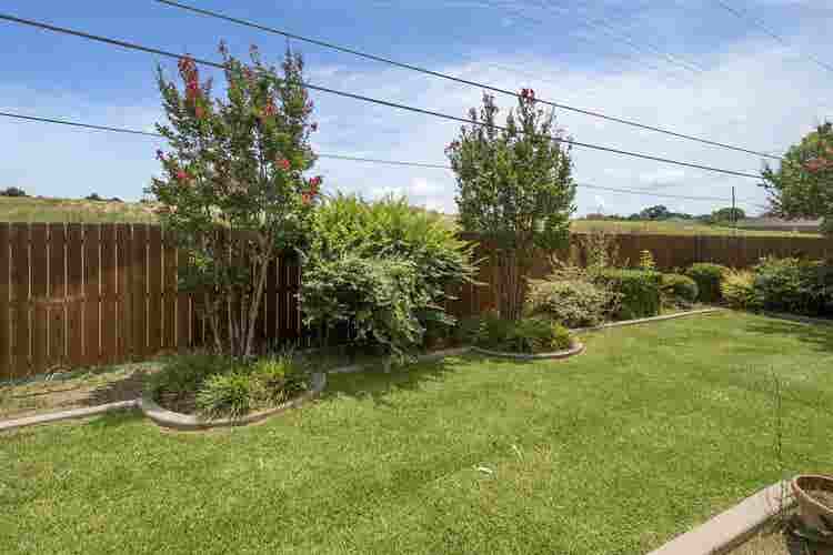 6 BR in Benbrook