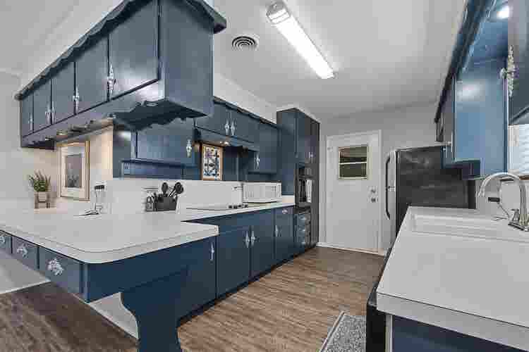 6 BR in Benbrook
