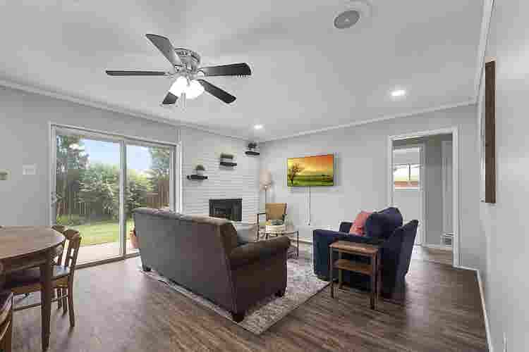 6 BR in Benbrook