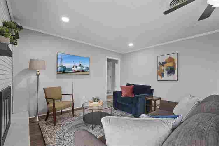 6 BR in Benbrook