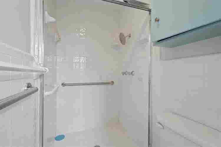 6 BR in Benbrook