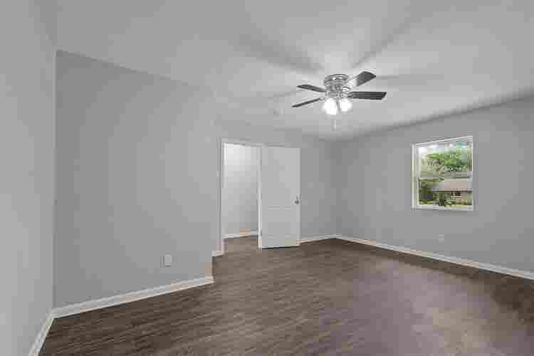 6 BR in Benbrook
