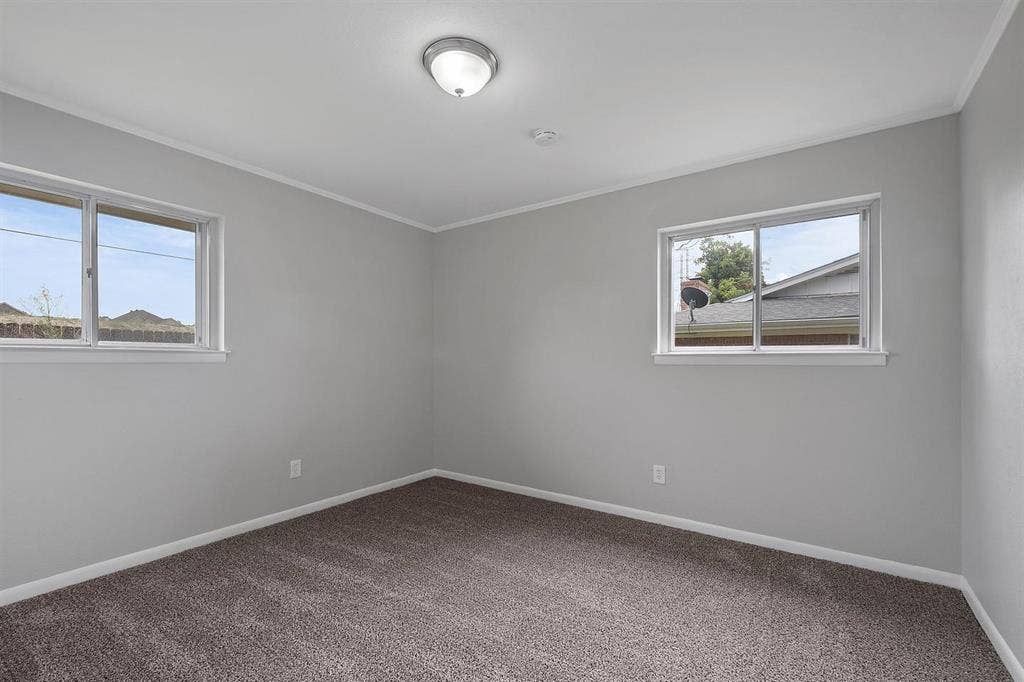 6 BR in Benbrook