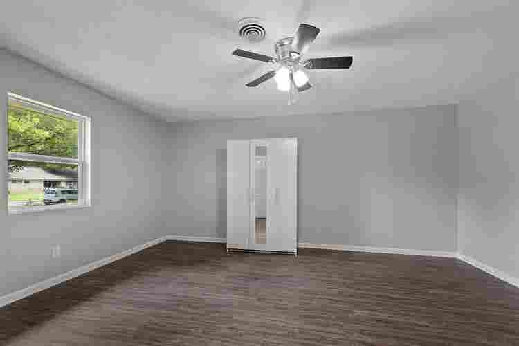 6 BR in Benbrook