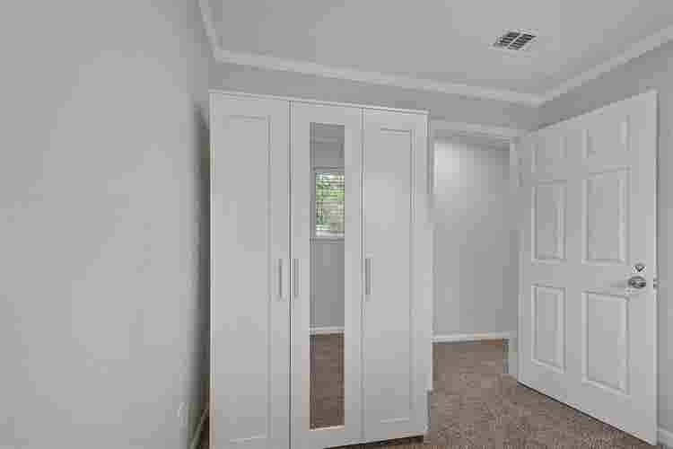 6 BR in Benbrook