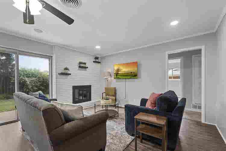 6 BR in Benbrook