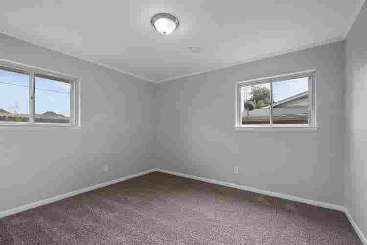 6 BR in Benbrook