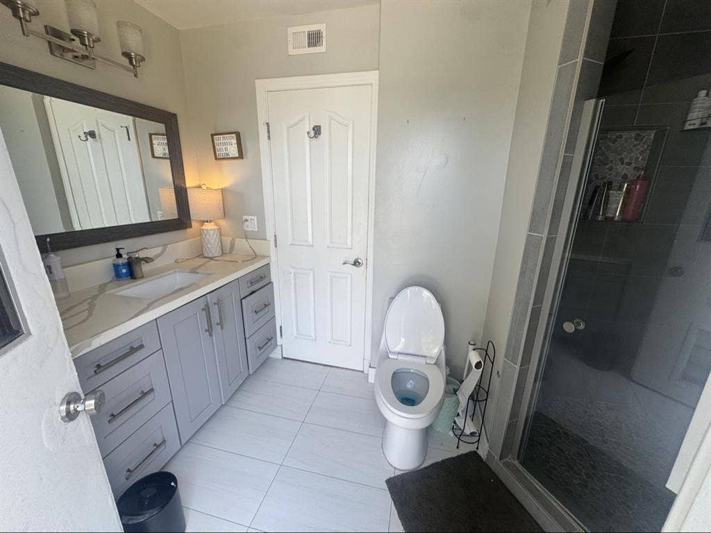 Room for rent in Newport Beach