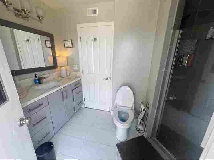 Room for rent in Newport Beach