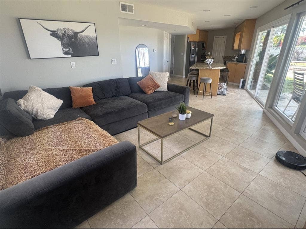 Room for rent in Newport Beach